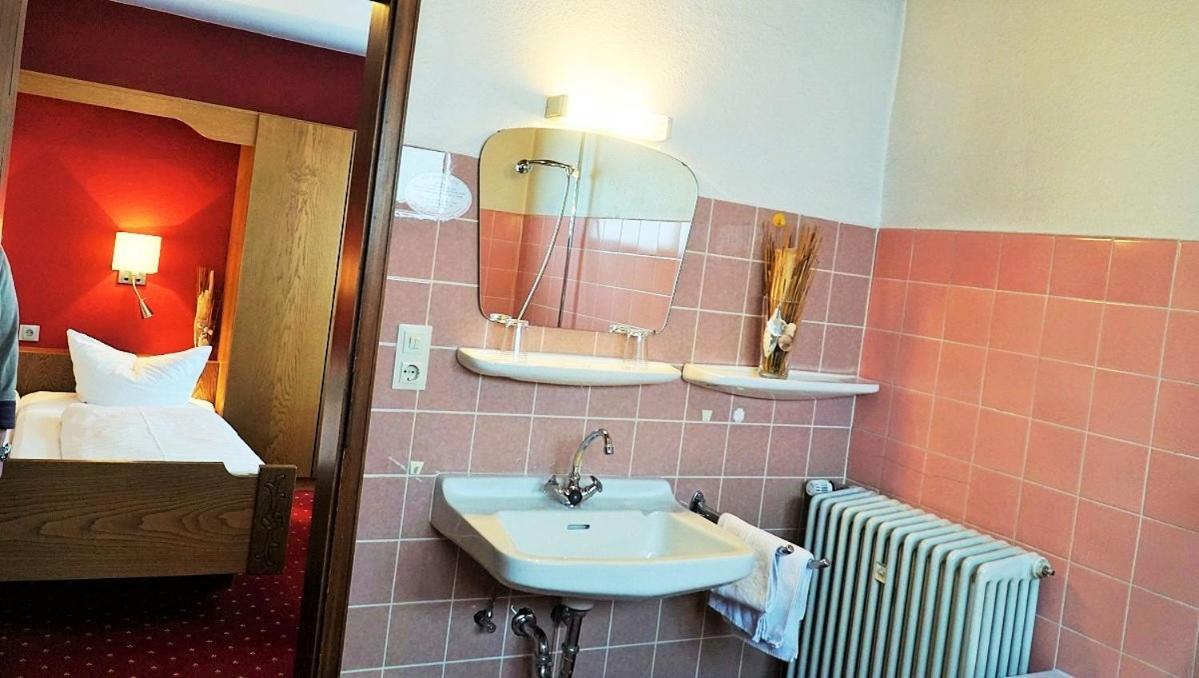 Hotel Zum Goldenen Ochsen ไมคัมเมอร์ ภายนอก รูปภาพ
